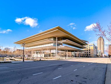 Şehir merkezindeki des moines iowa şehrinin manzarası