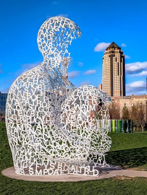 Şehir merkezindeki des moines iowa şehrinin manzarası