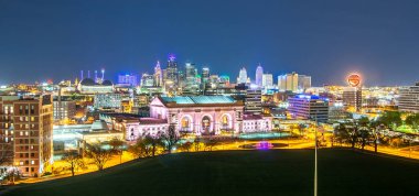 Kansas City Şehir Manzarası Geceleri gökyüzü