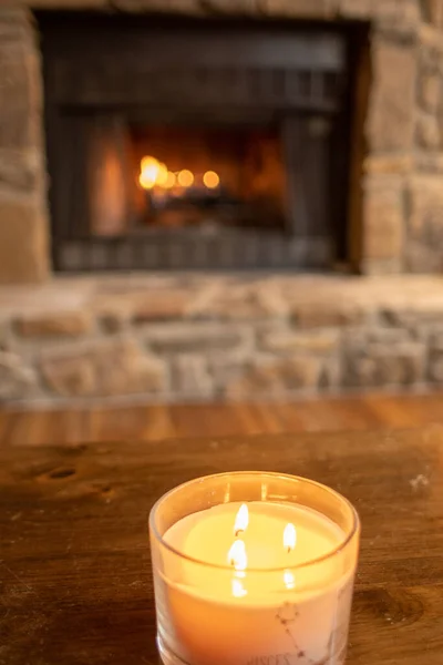 Gezellige Overdekte Open Haard Kaars Zitten Woonkamer — Stockfoto