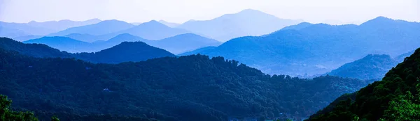 玛吉山谷北卡罗丽娜美丽的自然景观 — 图库照片