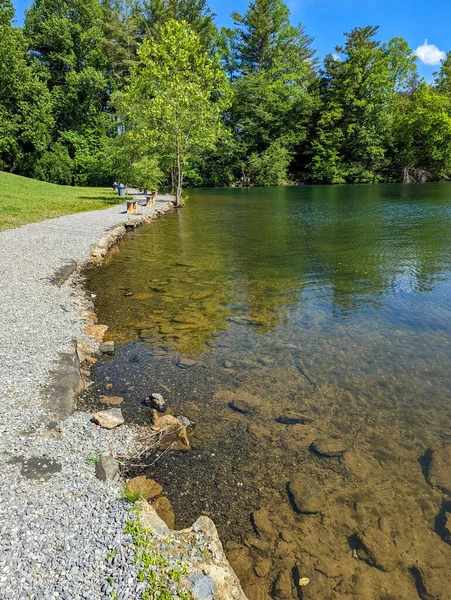 胡里安湖的自然景观 靠近北卡罗莱纳州的阿什维尔 — 图库照片