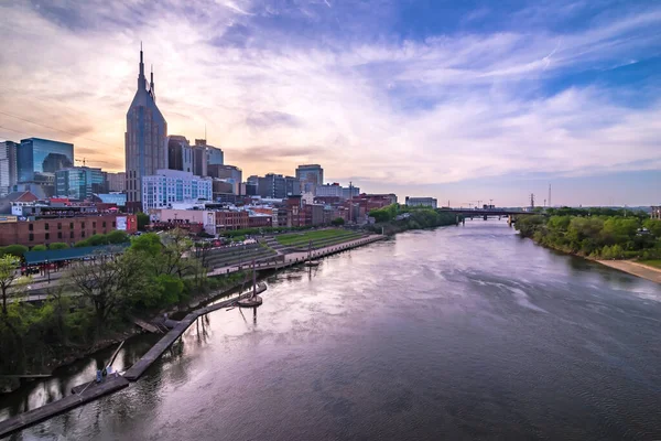 Nashville Tennessee Stad Skyline Bij Zonsondergang Het Water Van — Stockfoto
