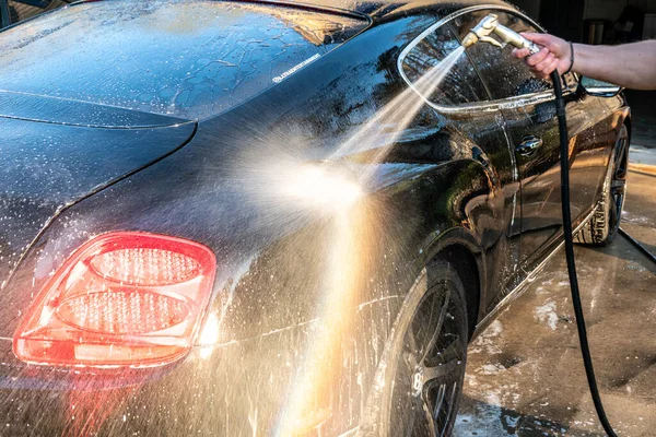 Auto Detailer Waschen Luxus High End Auto — Stockfoto