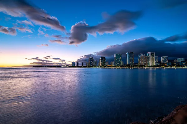 Sunset Waikiki Beach Oahu Hawaii — Stock fotografie