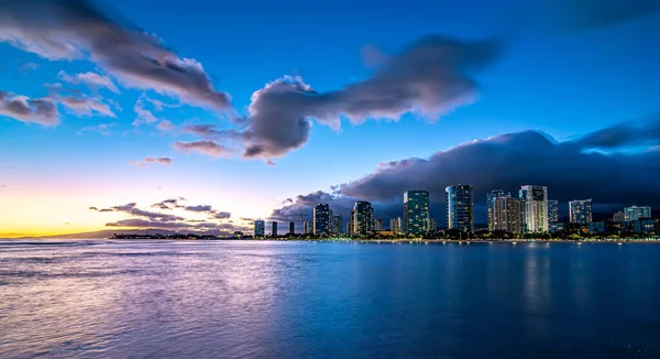 Sunset Waikiki Beach Oahu Hawaii — Stock fotografie