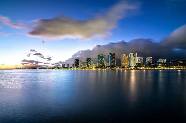 Sunset Waikiki Beach Oahu Hawaii — Stockfoto