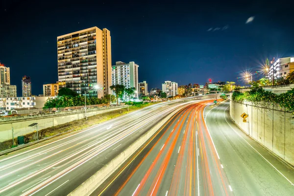 Evening Commute Freeway Night Honolulu Hawaii — стоковое фото