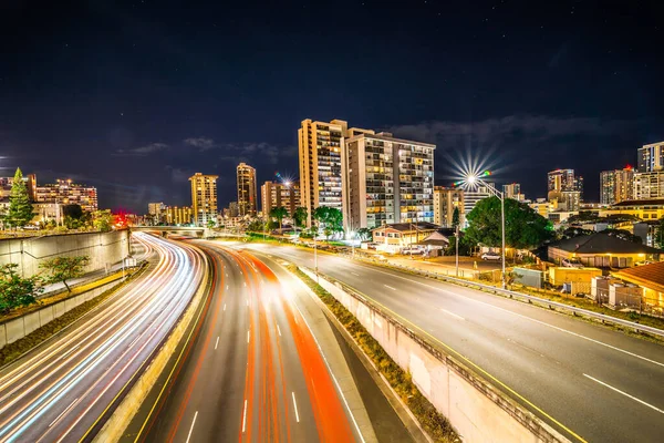 Evening Commute Freeway Night Honolulu Hawaii — стоковое фото