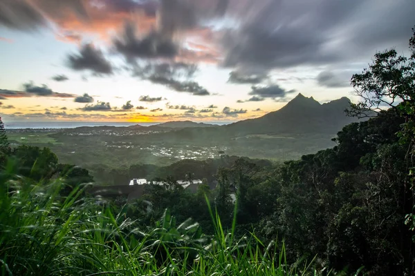 Panoramiczny Obraz Lotu Pali Wyspie Oahu Hawajach Jasnozielonym Lasem Deszczowym — Zdjęcie stockowe