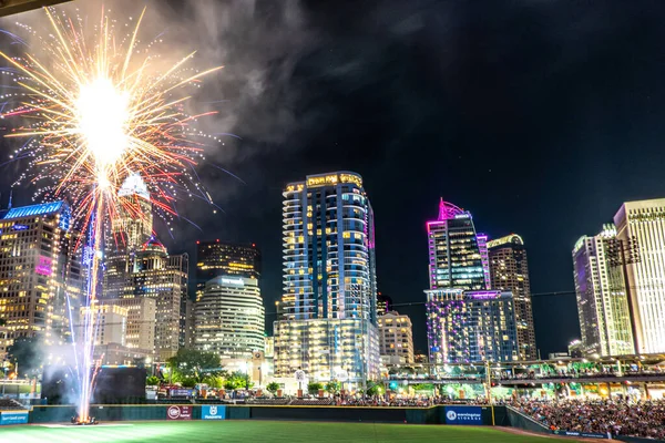 Fireworks Show Charlotte Skyline Post Baseball Game — Stockfoto