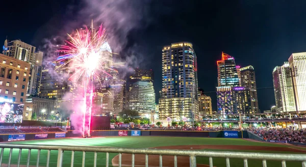 Fireworks Show Charlotte Skyline Post Baseball Game — Stockfoto