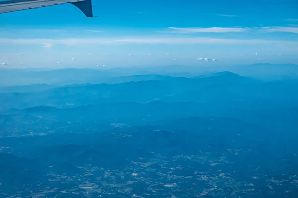 Visa Grumlig Himmelsblå Från Flygplan Fönster — Stockfoto