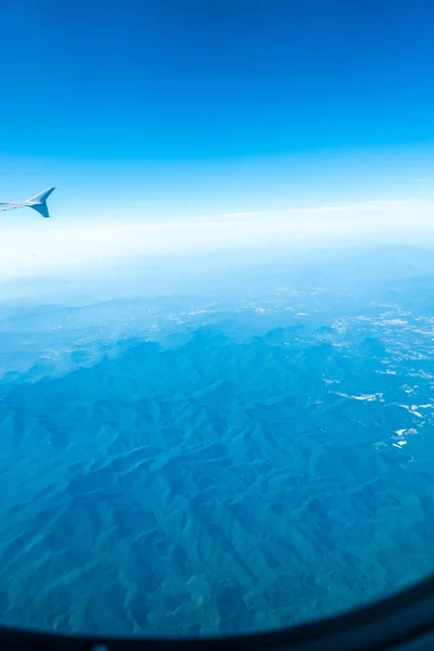 Visa Grumlig Himmelsblå Från Flygplan Fönster — Stockfoto