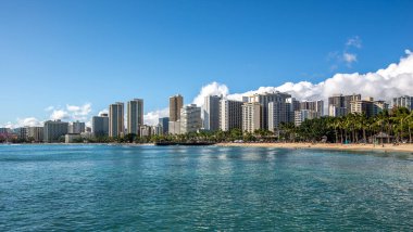 okyanus su, waikiki beach ve otel kuleleri