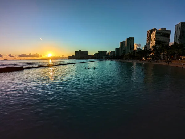 Ocean Vatten Waikiki Beach Och Hotel Towers — Stockfoto