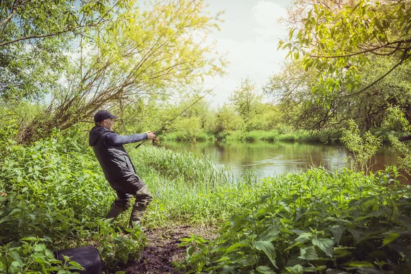 Fischer Flussufer Mit Angelrute Der Hand — Stockfoto
