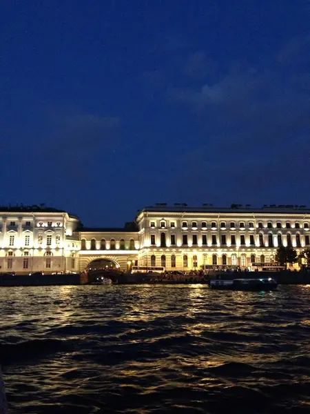 V noci Petrohrad — Stock fotografie