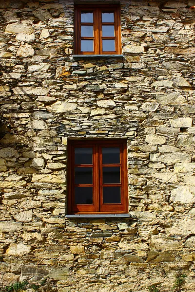 Detail eines Hauses in einem portugiesischen Schieferdorf — Stockfoto