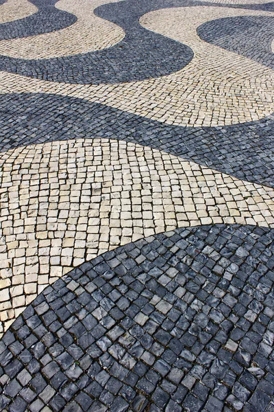 Detail eines typisch portugiesischen Pflasters in Lissabon, Portugal — Stockfoto