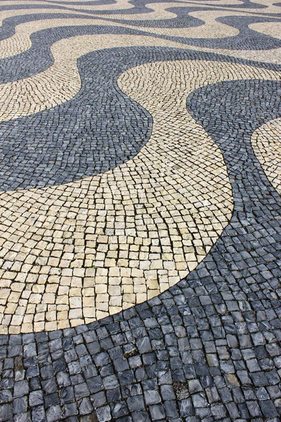 Detalle de un pavimento típico portugués en Lisboa, Portugal — Foto de Stock