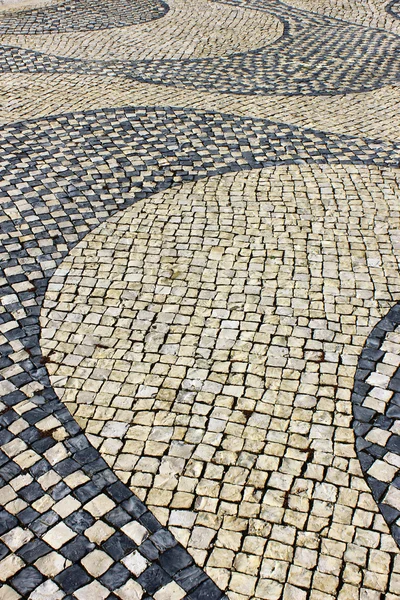 Деталь типичного португальского тротуара в Лиссабоне, Португалия — стоковое фото