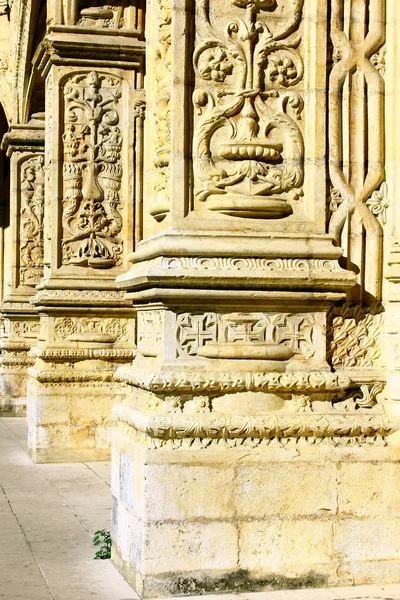 Detail of the cloister of the portuguese Hieronymites Monastery — Stock Photo, Image