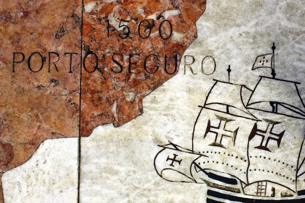 Detalle de una rosa de viento en mármol cerca del Monumento al portugu — Foto de Stock