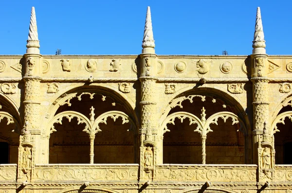 Detalhe do claustro do mosteiro português de Hieronymites — Fotografia de Stock