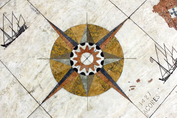 Detail of a wind rose in marble near the Monument to the portugu — Stock Photo, Image
