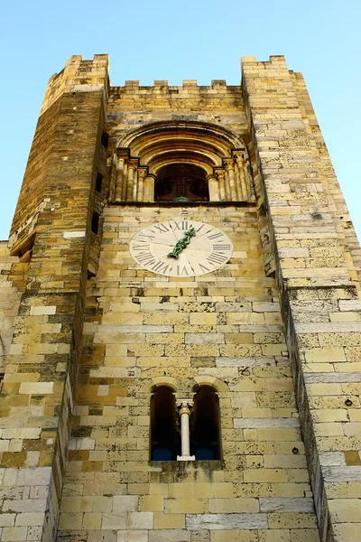 Detail van de gevel van de kathedraal van Lissabon, portugal — Stockfoto