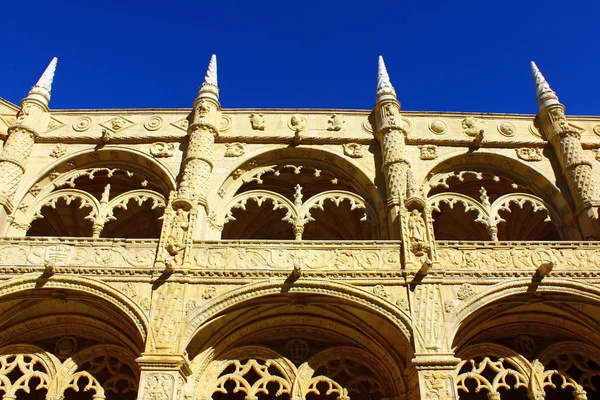 Detalhe do claustro do mosteiro português de Hieronymites — Fotografia de Stock