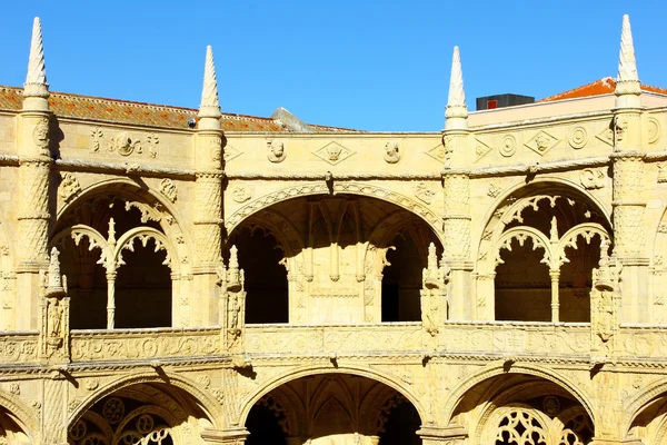 Detalhe do claustro do mosteiro português de Hieronymites — Fotografia de Stock