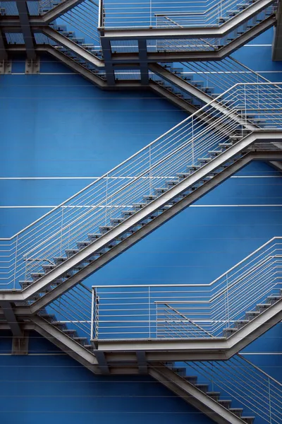 Escaleras de hierro Fondo — Foto de Stock