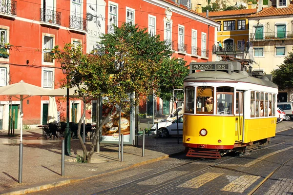 Słynnego tramwaju 28, Lizbona, Portugalia — Zdjęcie stockowe