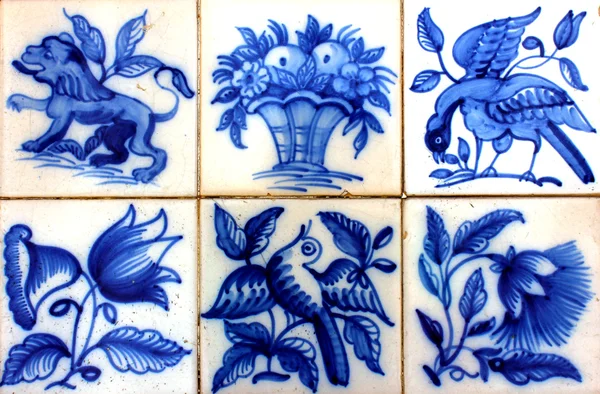 Detalle de algunos azulejos típicos portugueses en Lisboa — Foto de Stock