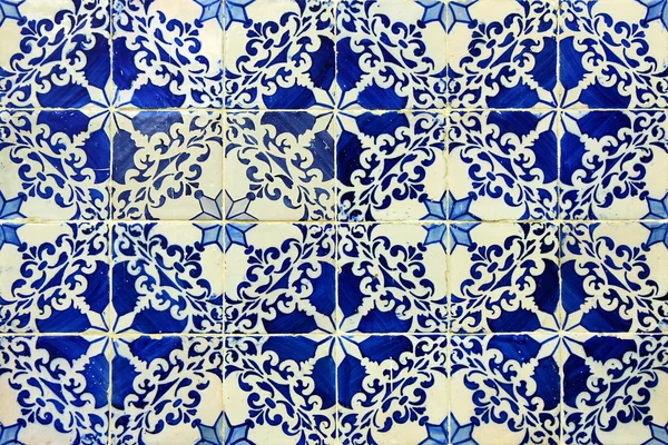 Detalhe de alguns azulejos típicos portugueses em Lisboa — Fotografia de Stock