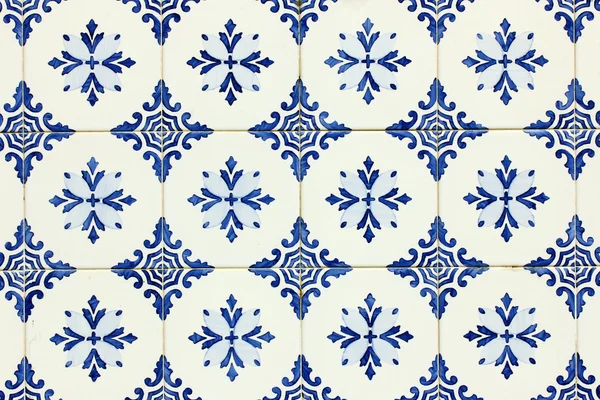 Detalhe de alguns azulejos típicos portugueses em Lisboa — Fotografia de Stock