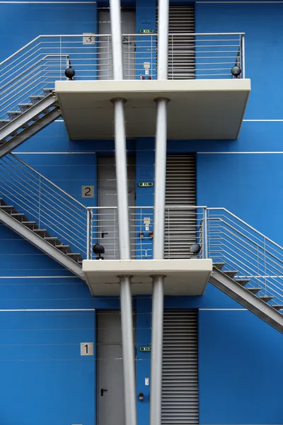 Detalhe de um edifício moderno em Lisboa, Portugal — Fotografia de Stock