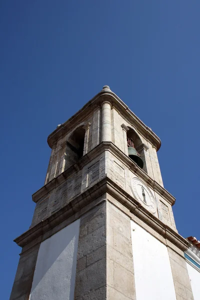 Detalj av klocktornet av en gammal kyrka — Stockfoto