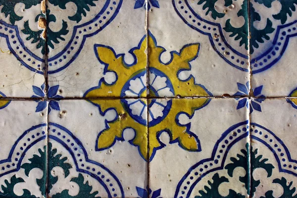 Detail van enkele typische Portugese tegels (azulejos) in Lissabon — Stockfoto