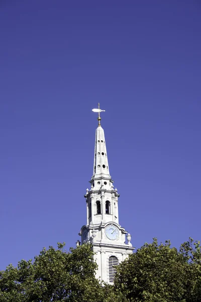在字段的教会，伦敦，英国圣马丁 — 图库照片