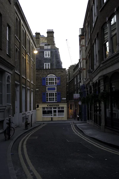 Detail van een smalle straat in Londen, Engeland — Stockfoto