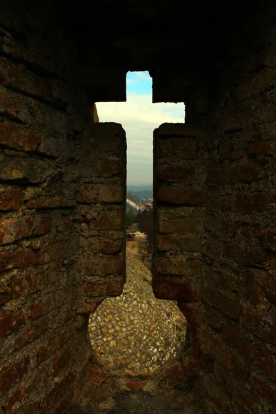 Detail of a loophole at a portuguese medieval castle — Stock Photo, Image