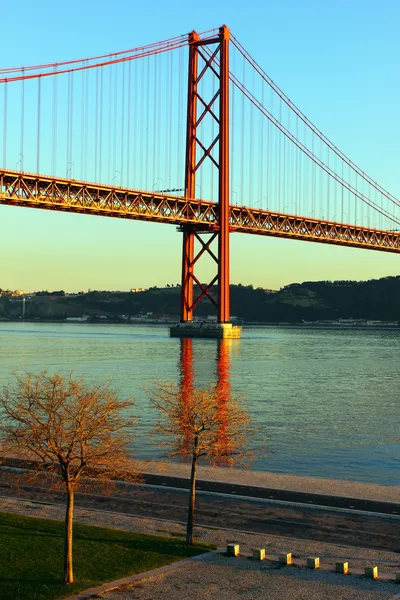 A Tagus és a híd, Lisszabon, Portugália — Stock Fotó