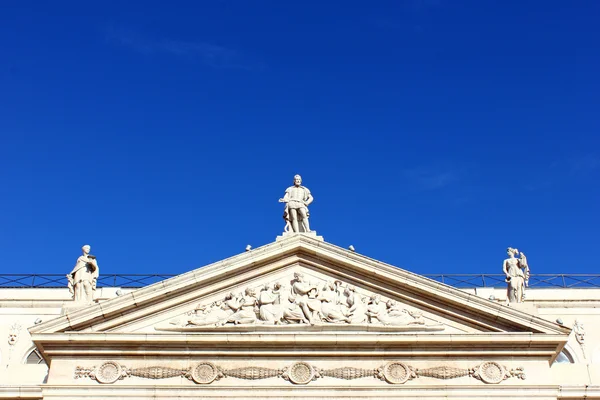 Detalj av en gammal byggnad i Lissabon, Portugal — Stockfoto