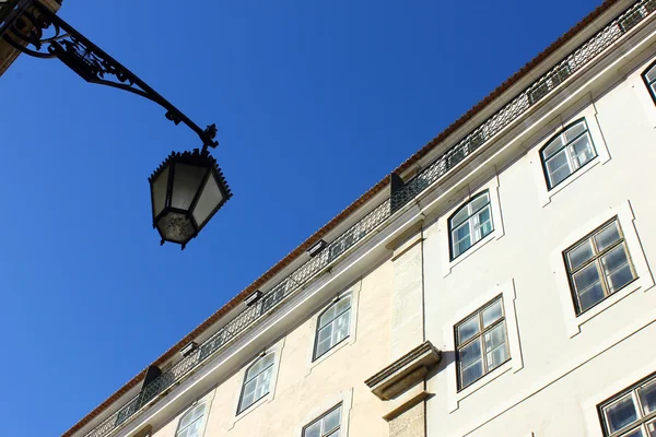 Detalhe de um edifício antigo em Lisboa, Portugal — Fotografia de Stock