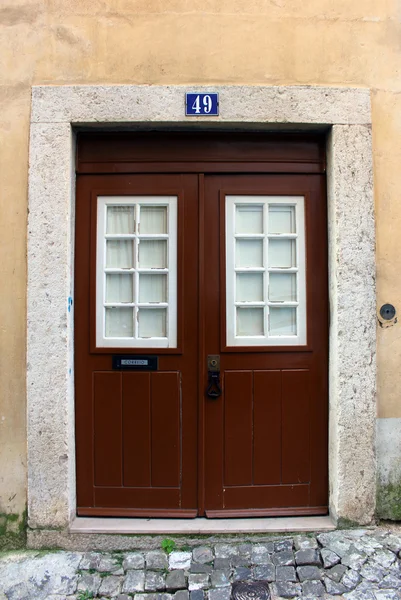 Szczegóły Stare drzwi w Lizbonie, Portugalia — Zdjęcie stockowe