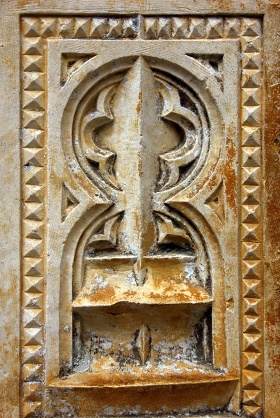 Detalhe de uma coluna no Mosteiro da Batalha, Portugal — Fotografia de Stock