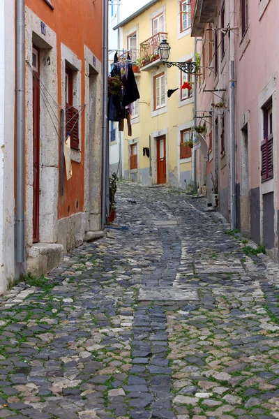 Detail of a narrow street at Lisbon, Portugal — Stock Photo, Image
